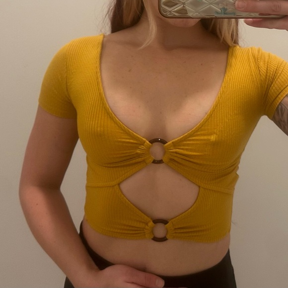 Yellow Ribbed Cut-Out Top - Picture 2 of 4
